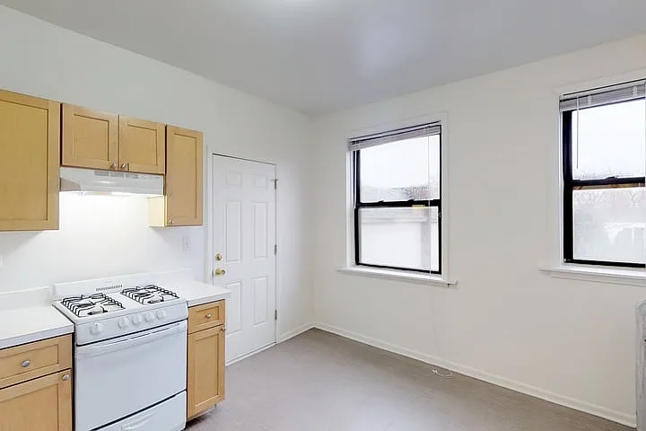 Woodlawn Court — Photo 10