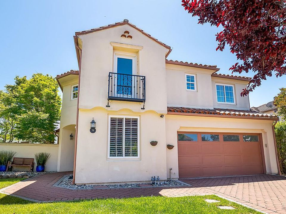 1st image of 34 Woodbridge Way