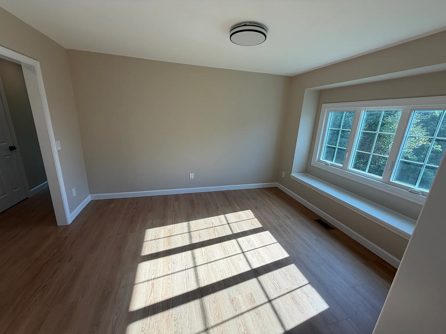 3 bed, 1975 sqft, $2,400 — Photo 3