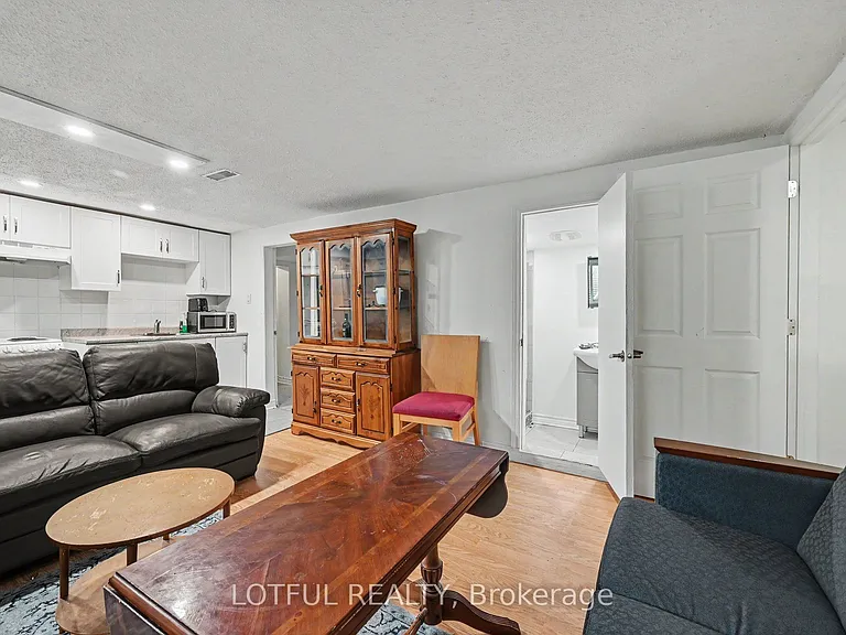 2427 Chasseur Ave #3 — Photo 6