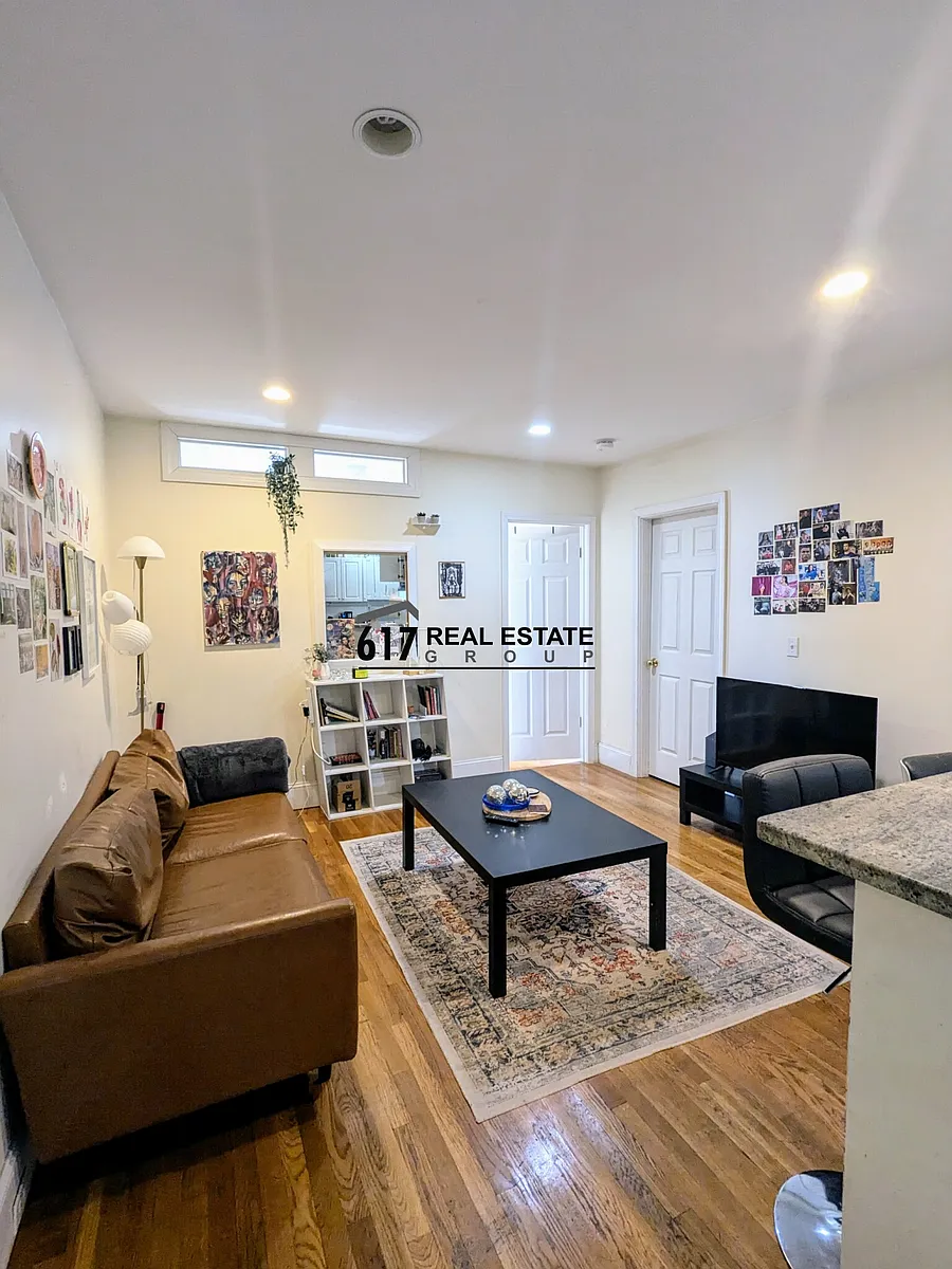Building Photo - 66 Egmont St #2