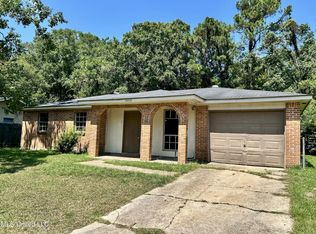 2000 Carol Dr, Gautier, MS 39553