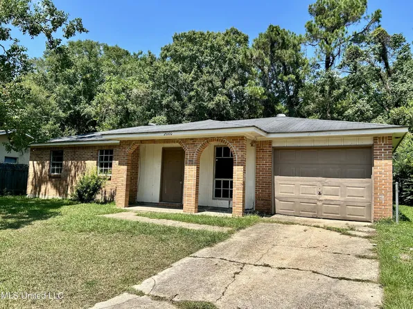 2000 Carol Dr, Gautier, MS 39553