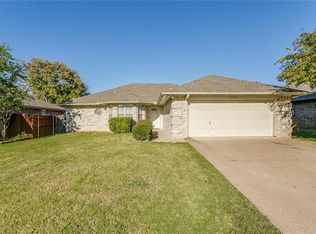 709 Baldridge Rd, Burleson, TX 76028