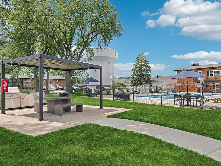 ReNew Des Plaines North & South — Photo 30