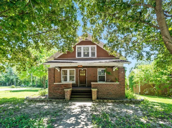 525 Gates Ave, Aurora, IL 60505