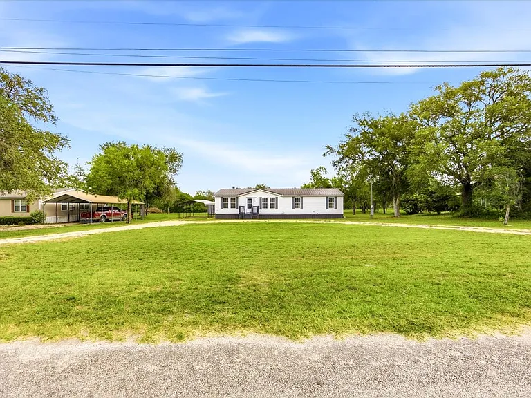 410 County Road 3823 — Photo 4