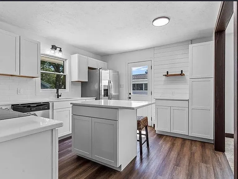 20 N George St — Photo 14