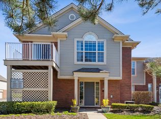 1800 Flagstone Cir, Rochester, MI 48307