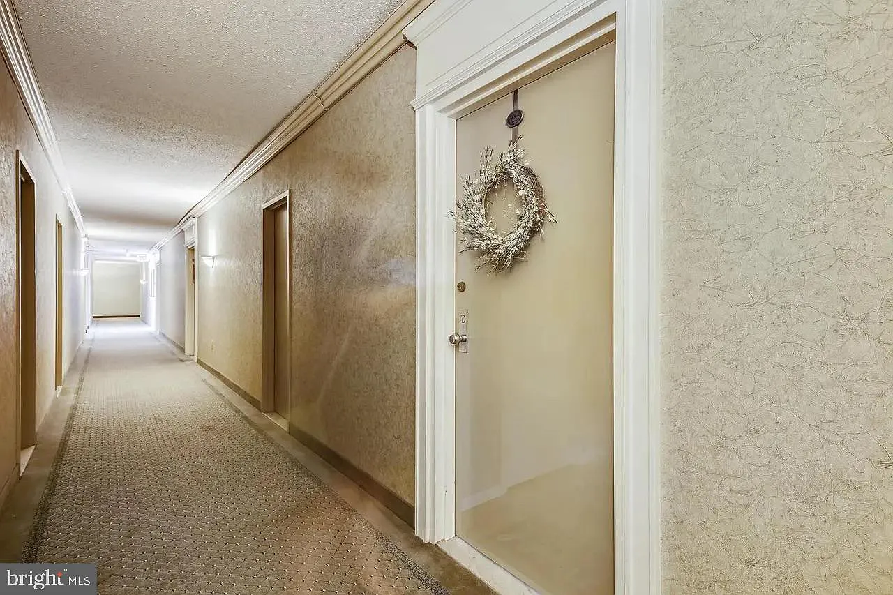 1 bed, 851 sqft, $2,325 — Photo 2