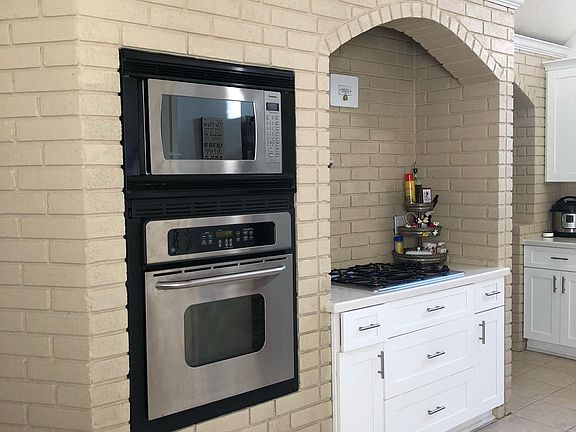 Exposed brick with SS appliances