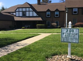 240 Windsor Rdg, New Castle, PA 16105