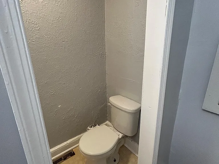 98 Hanover St #4 — Photo 6