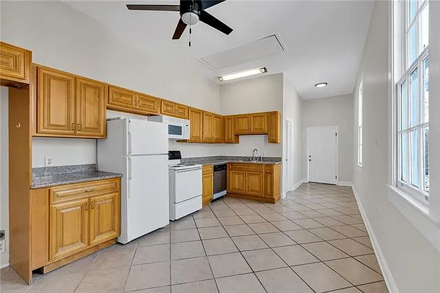 1 bed, 1.0 bath, 741 sqft, $1,700 — Photo 2