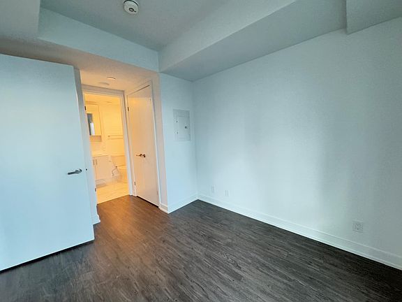 5th image of 89 Queen St E #1296