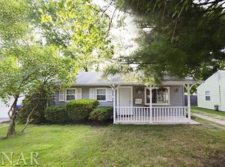8 Wach Dr, Bloomington, IL