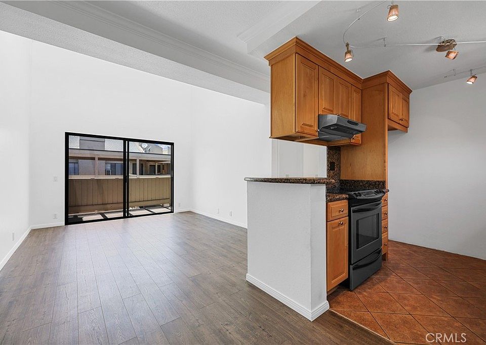 1st image of 2343 E 17th St Unit 313