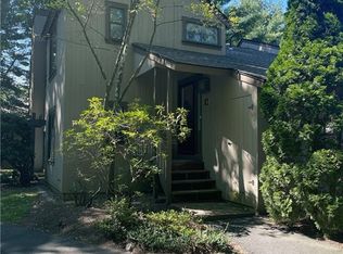 18 Chestnut Dr #18, Avon, CT 06001