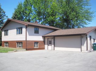 3722 N Casaloma Dr, Appleton, WI 54913