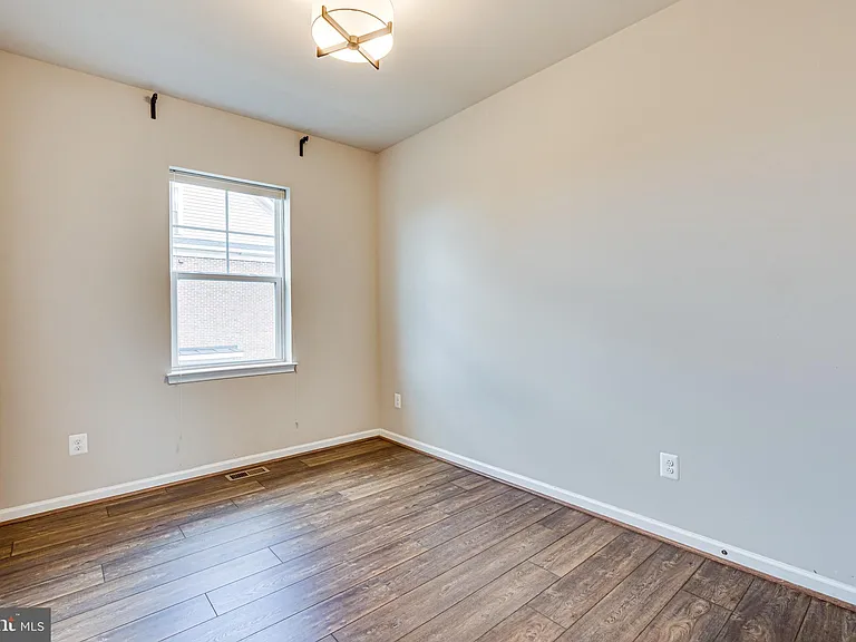 14263 Travilah Rd — Photo 32