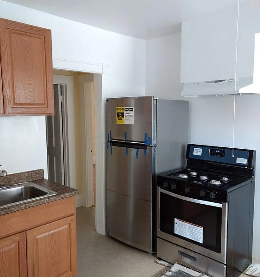 4 bed, 1.5 bath, $2,500 — Photo 2