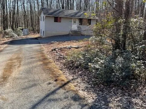 2512 Green Forest Ct, Kunkletown, PA 18058