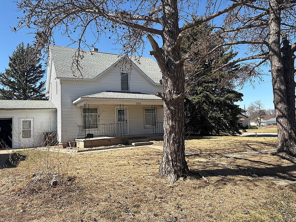 1st image of 302 S 1st St