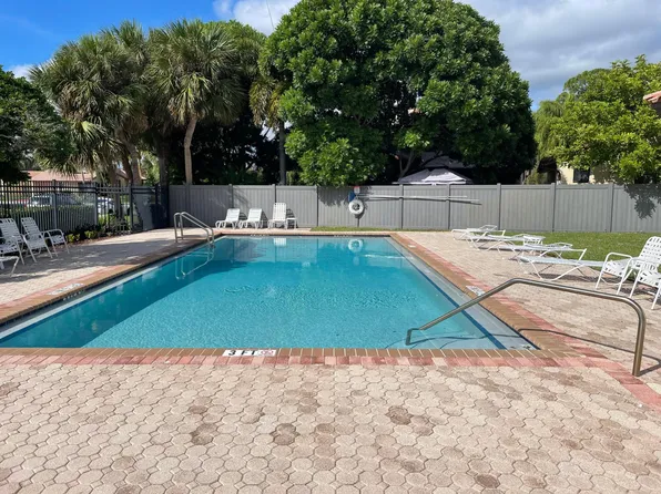 6309 White Pine Way, Lake Worth, FL 33462