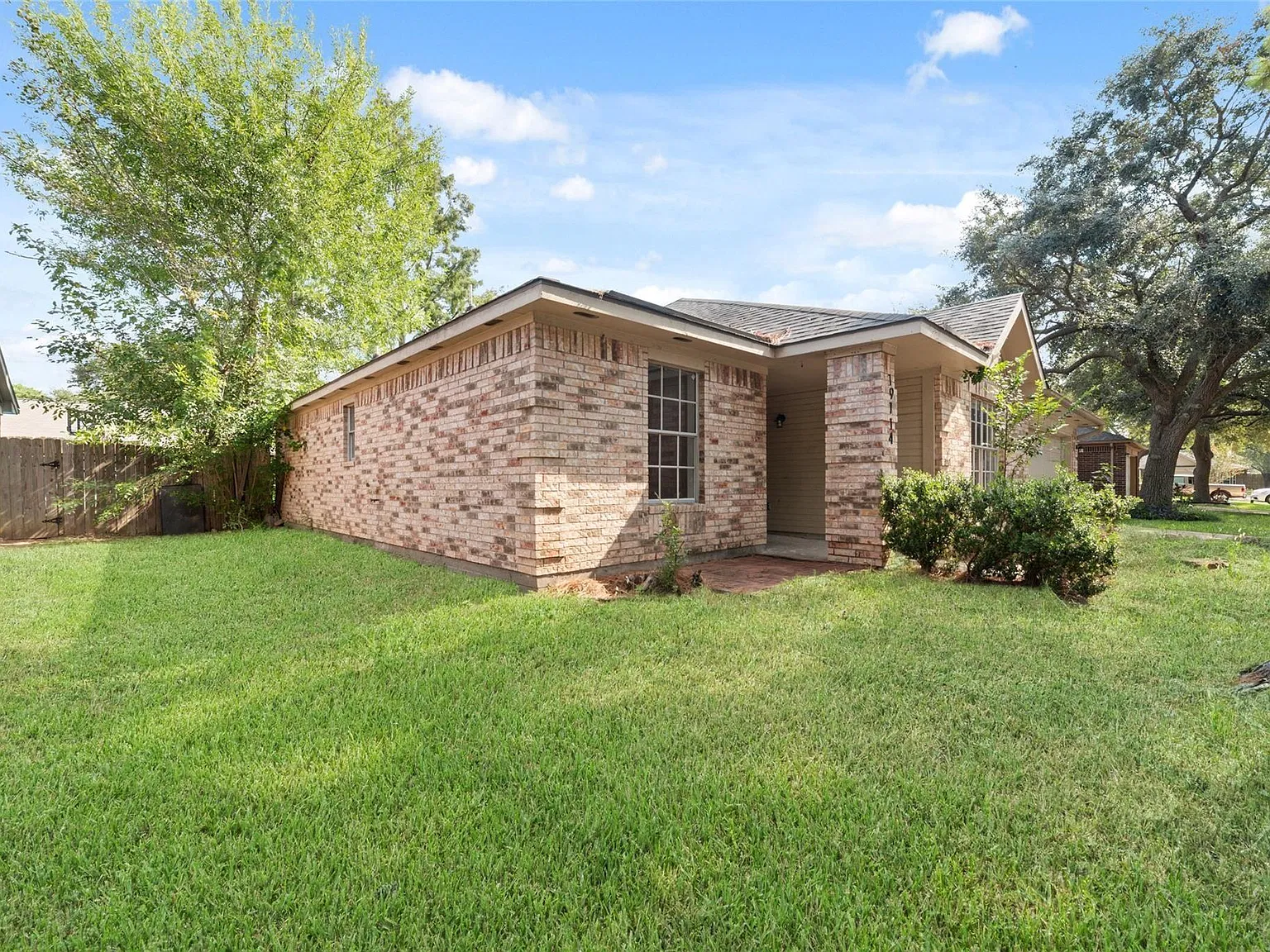 3 bed, 2.0 bath, 1553 sqft, $1,800 — Photo 2
