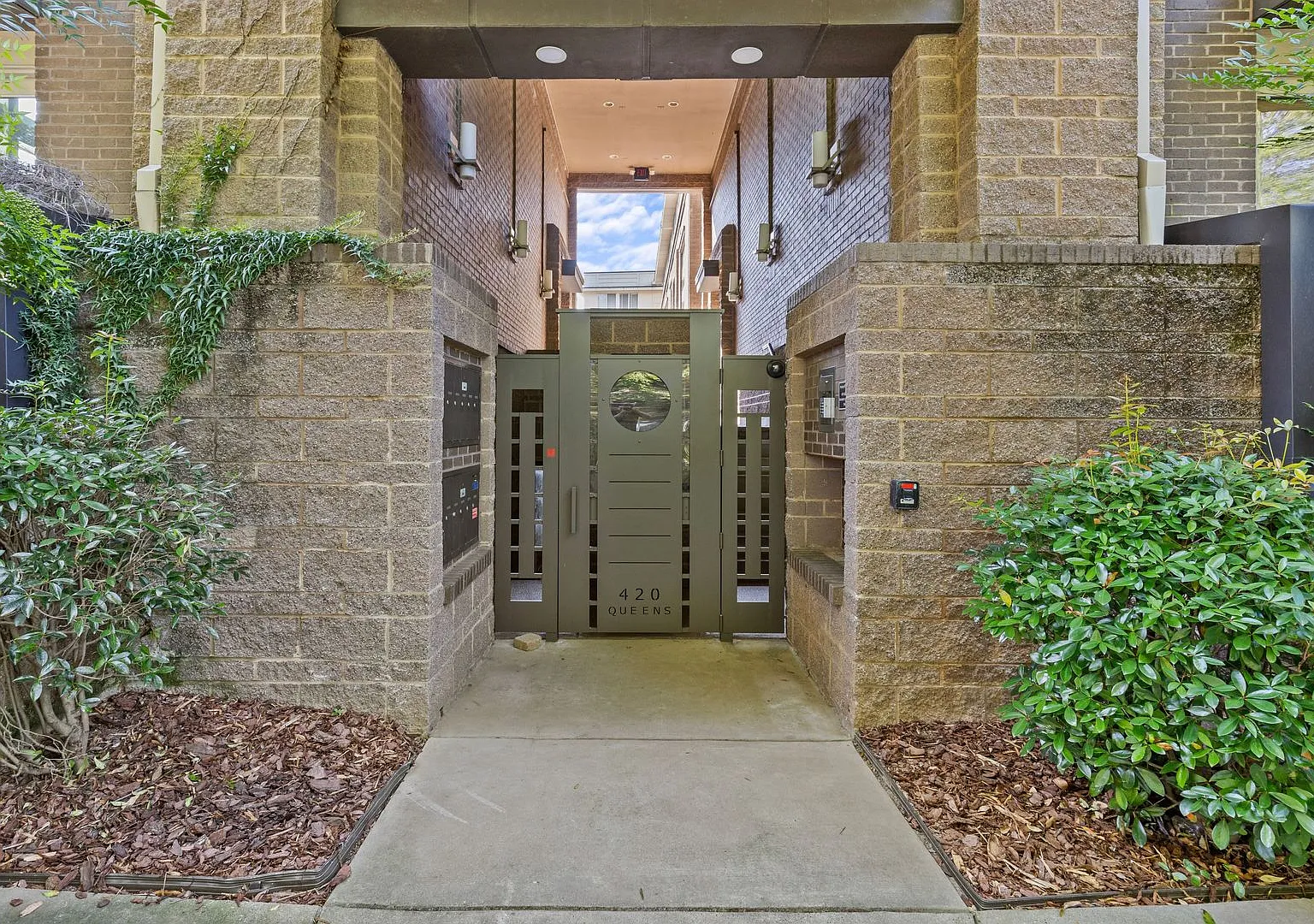Nestled in the heart of Charlotte's iconic Myers Park, this sophisticated 10-unit gated condo on ... — Photo 4