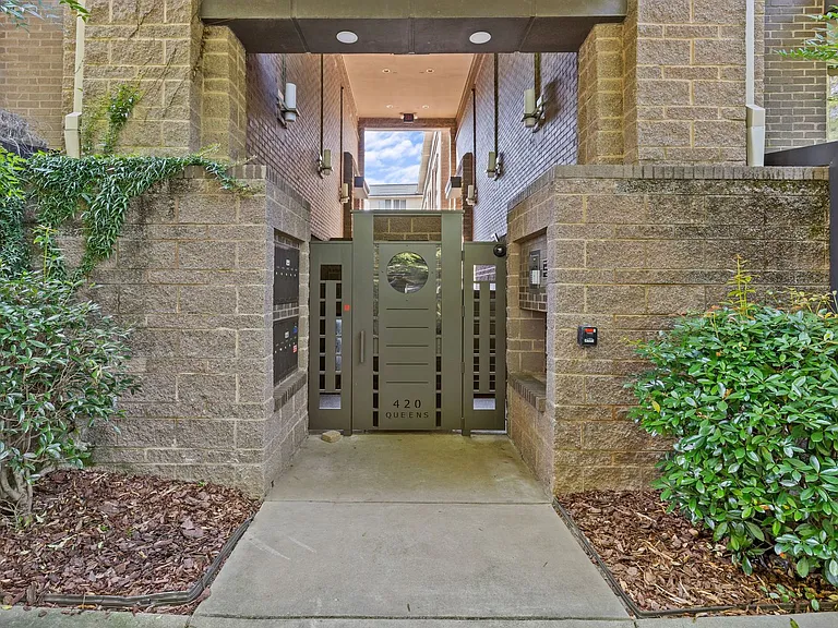 420 Queens Rd #7 — Photo 4