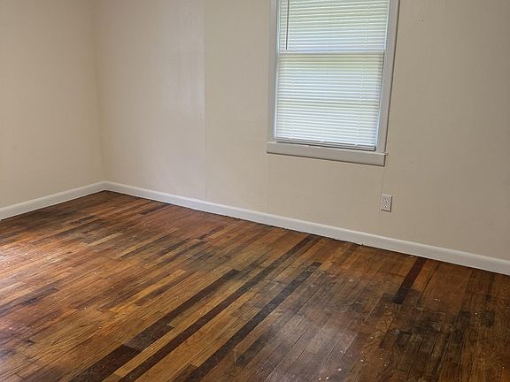 3rd image of 2708 Dogwood Cir
