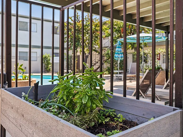 Valle at 9209 Kenwood — Photo 14