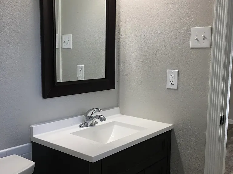 1609 White Oak Ct — Photo 2