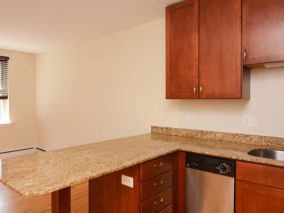 5th image of 625 W Wrightwood Ave #D105