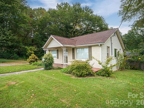 3rd image of 1040 Laurel Ln