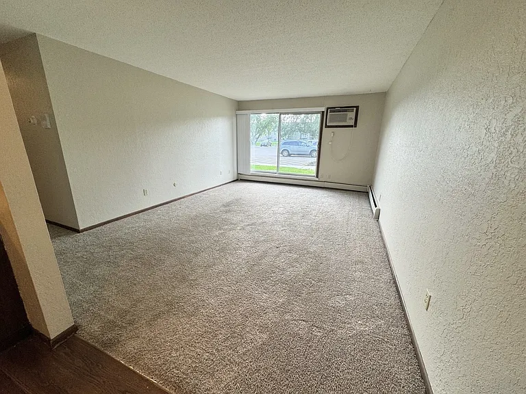 956 Place Apartments — Photo 18
