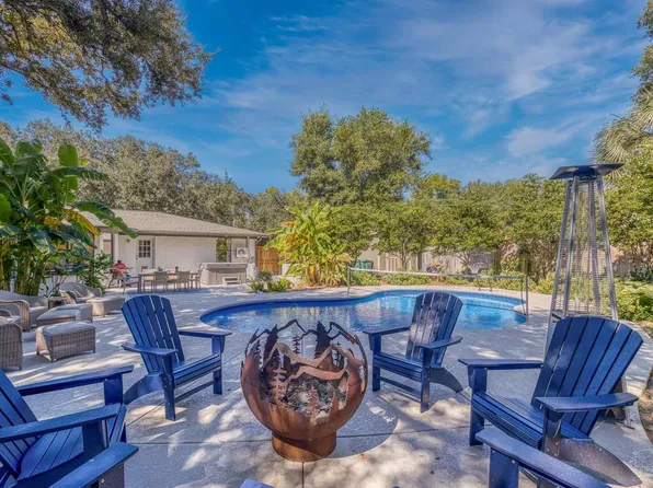 230 Oviedo St, Gulf Breeze, FL 32561