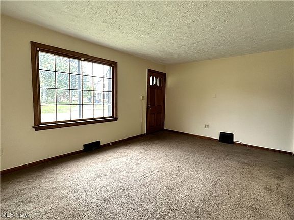 3rd image of 919 Francis Ave SE