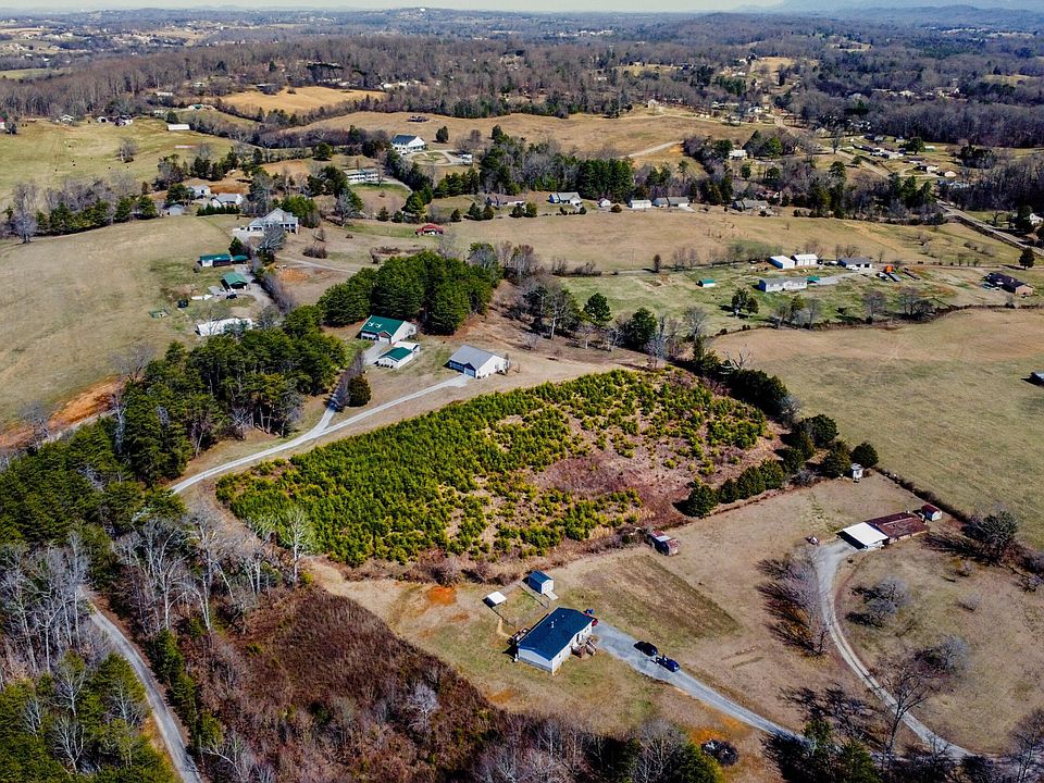 2nd image of 2217 Calderwood Hwy