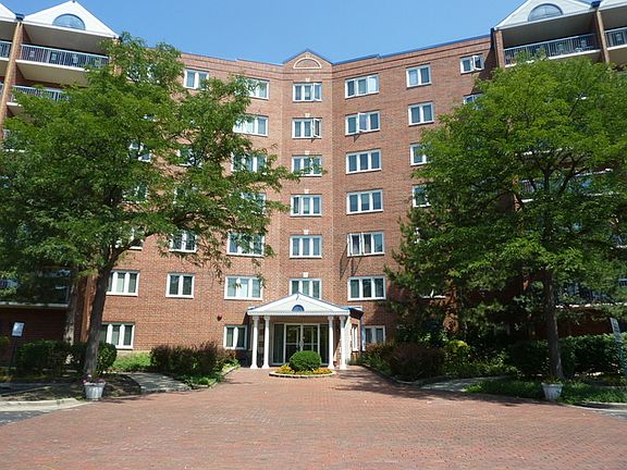 2nd image of 6701 N Milwaukee Ave APT 607