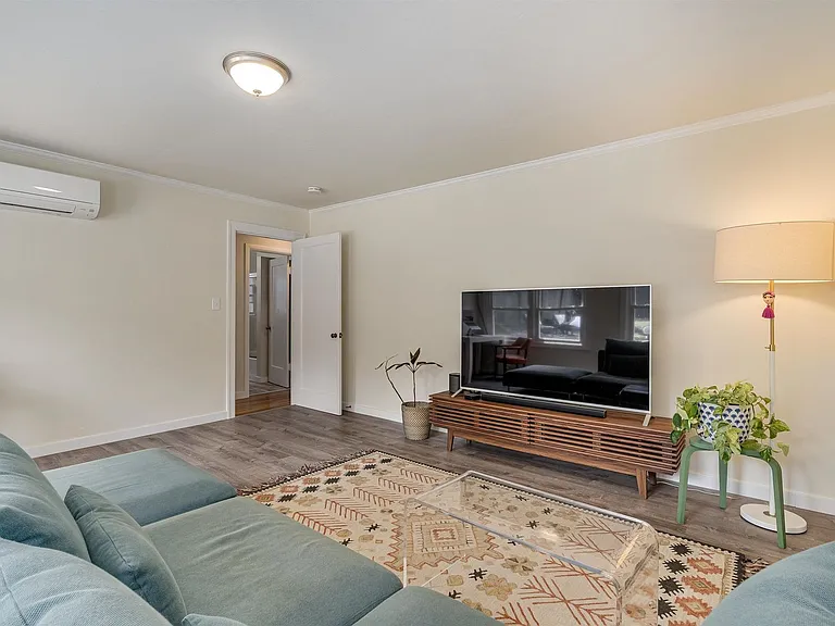 1410 Banks Ave — Photo 16
