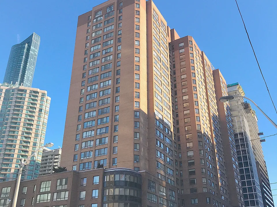 633 Bay St #511