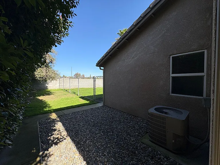 1422 E Mesa Ct — Photo 34