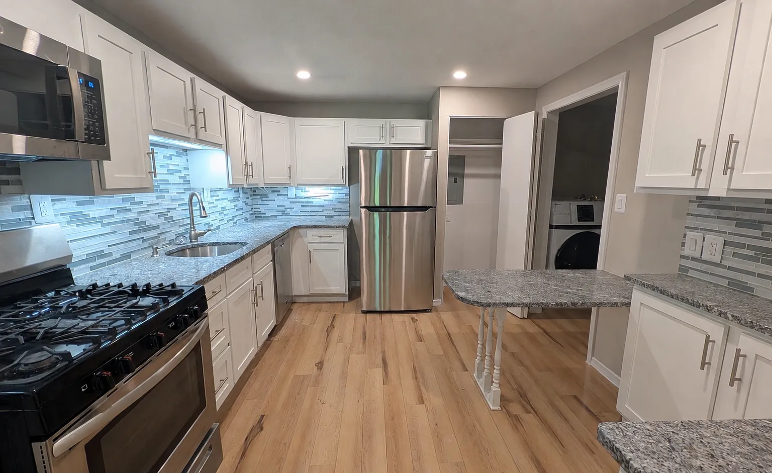 3 bed, $2,700 — Photo 2