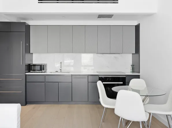 300 West 30th Street image 2 of 11