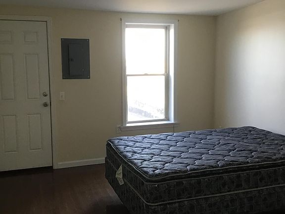 Bedroom Large closets , accommodates a king bed