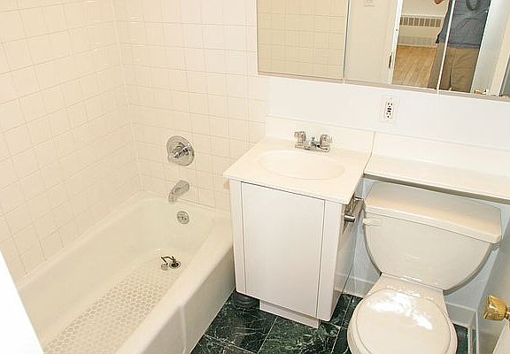 5th image of 1566 2nd Ave APT 4F