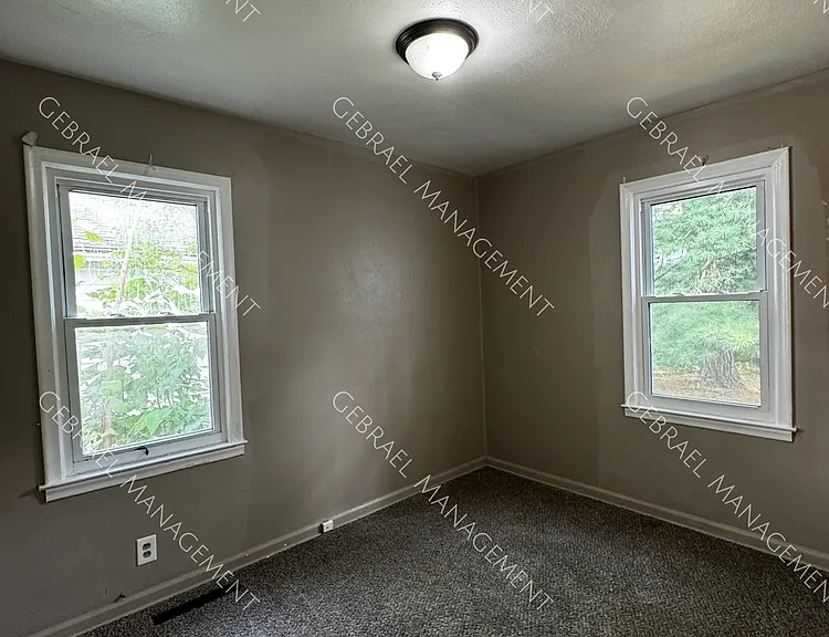 Brown St — Photo 8