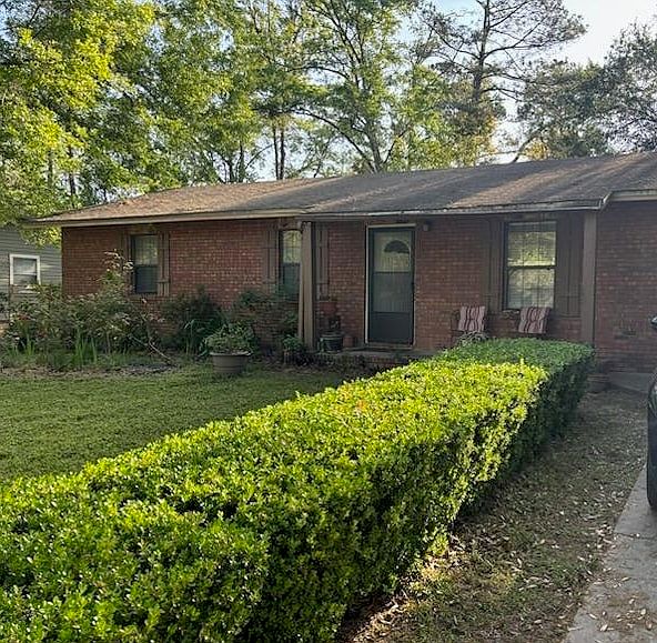 1st image of 870 Shady Ln